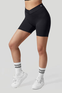 Po-Lifting-Shorts mit V-Taille